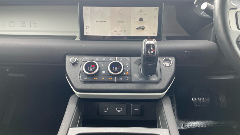 Land Rover Defender 3.0 D250 SE 110 5dr Auto Diesel Estate